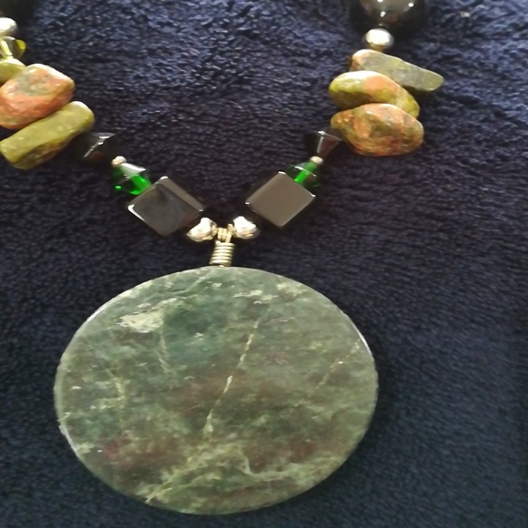 Jade Jewlery Set - Picture 6 of 7